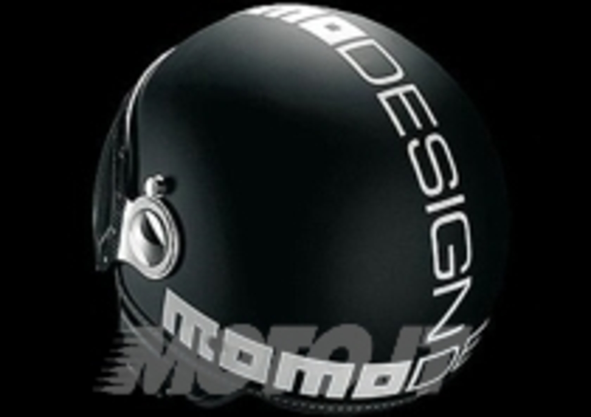 Speciale caschi: test Momo Fighter Plus - Accessori - Moto.it