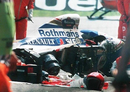 Ricordando Senna. Quel giorno a Imola, con la morte in pista Ricordando Senna. Quel giorno a Imola, con la morte in pista