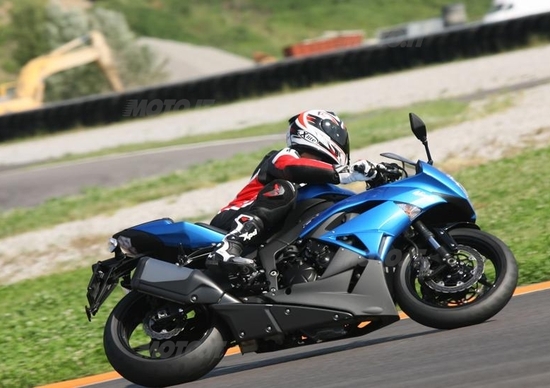 KAWASAKI Ninja ZX-6R KAWASAKI Ninja ZX-6R