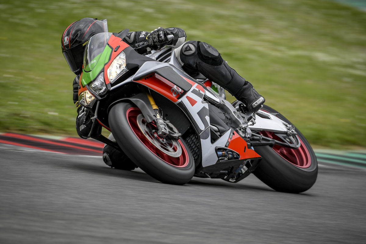 Prova Aprilia RSV4 FW. Volo radente - Prove - Moto.it
