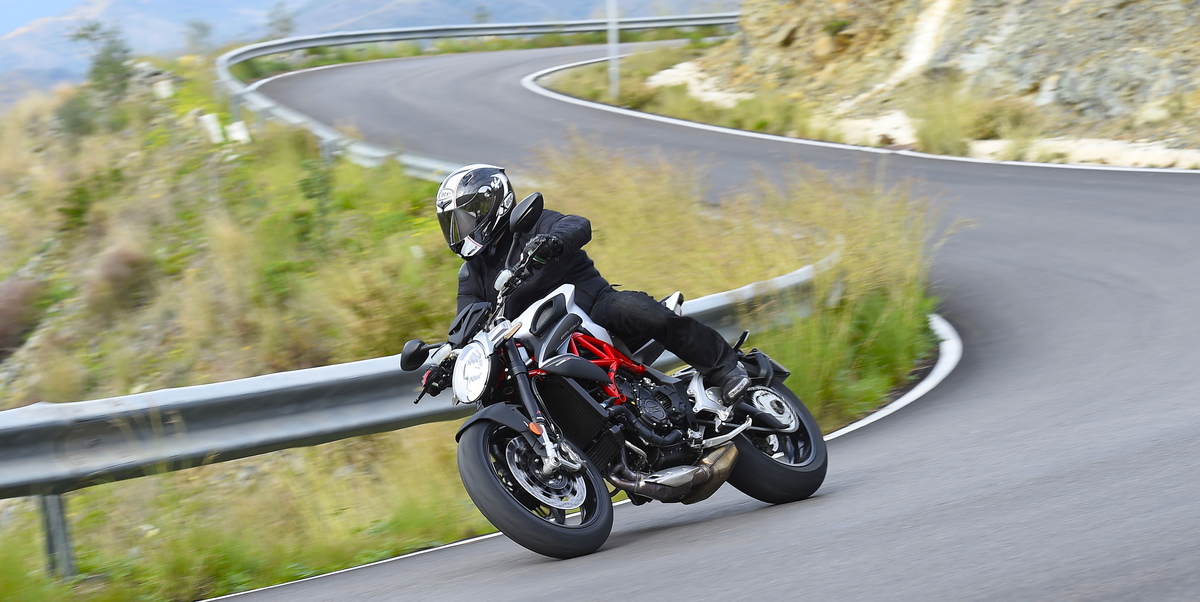 Prova MV Agusta Brutale 800 2016 - Prove - Moto.it