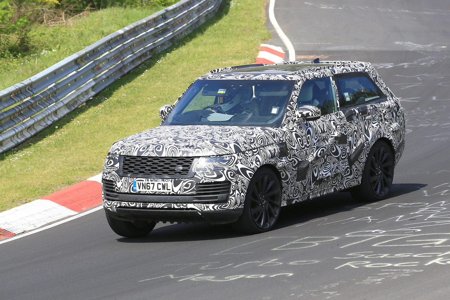 Range Rover SV Coupé, le foto spia