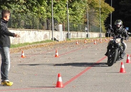 Patente moto A, A1, A2 e AM: gli esami per ottenerla e cosa si può guidare Patente moto A, A1, A2 e AM: gli esami per ottenerla e cosa si può guidare