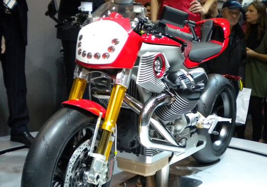Moto Guzzi V12 LM e V12 Strada Moto Guzzi V12 LM e V12 Strada