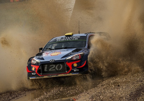 WRC18 Italia Sardegna. Neuville e Hyundai verso l’Infinito e oltre! WRC18 Italia Sardegna. Neuville e Hyundai verso l’Infinito e oltre!