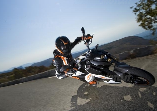 KTM Duke 690 R KTM Duke 690 R