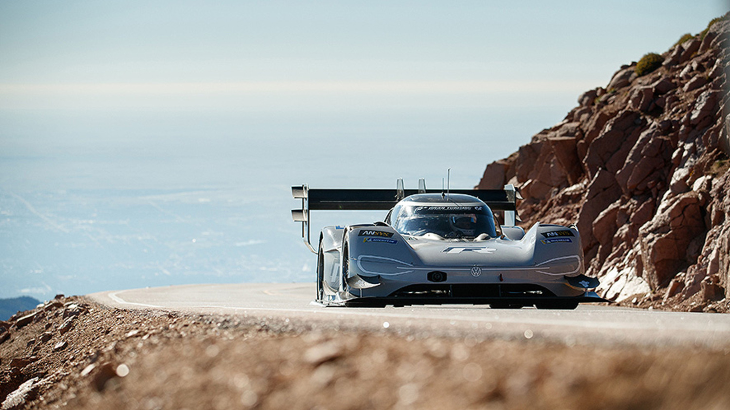 Volkswagen I.D. R conquista la Pikes Peak 2018. E' la prima volta per un'elettrica