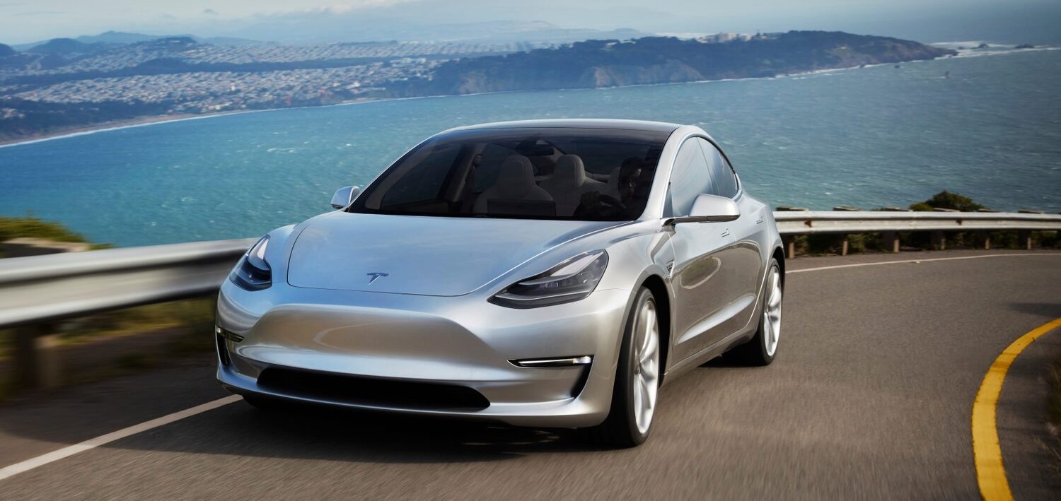 Tesla in target per la produzione di Model 3: applausi meritati?