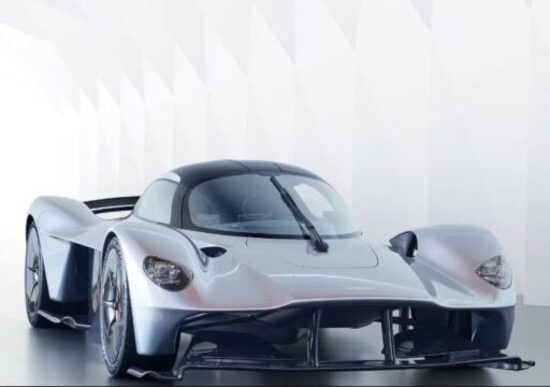 Aston Martin Valkyrie, sarà collaudata anche da Verstappen e Ricciardo Aston Martin Valkyrie, sarà collaudata anche da Verstappen e Ricciardo