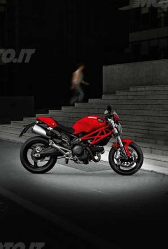 Ducati Monster 696 a 6.990 Euro Ducati Monster 696 a 6.990 Euro