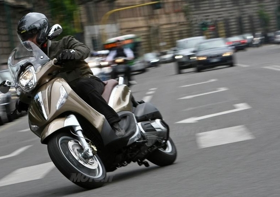 Piaggio Beverly 125 e 300 Piaggio Beverly 125 e 300