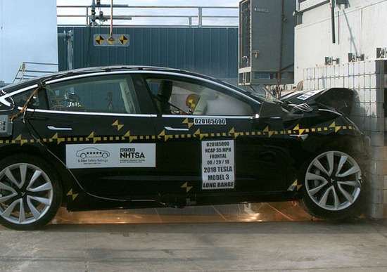 Tesla Model 3, 5 stelle nei crash test Tesla Model 3, 5 stelle nei crash test