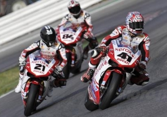 Il Team Ducati ha finito i test in pista con Haga, Fabrizio e Bayliss Il Team Ducati ha finito i test in pista con Haga, Fabrizio e Bayliss