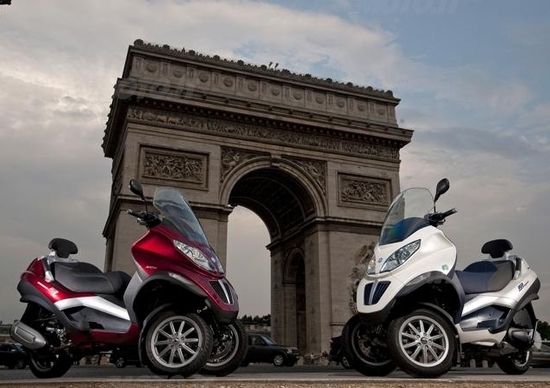 Piaggio presenta MP3 300ie, anche Hybrid Piaggio presenta MP3 300ie, anche Hybrid