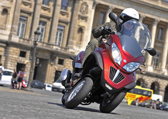 Piaggio MP3 300 i.e. e Hybrid Piaggio MP3 300 i.e. e Hybrid