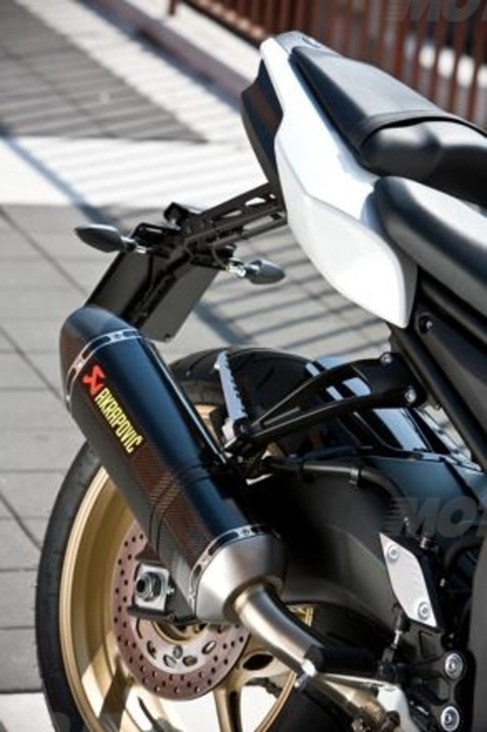 Yamaha FZ8 e Fazer 8 da oggi in allestimento Akraprovic Yamaha FZ8 e Fazer 8 da oggi in allestimento Akraprovic