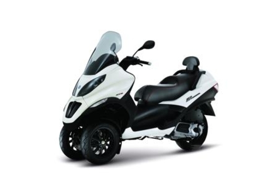 Novità per il tre ruote Piaggio. Ecco l'MP3 Sport Novità per il tre ruote Piaggio. Ecco l'MP3 Sport