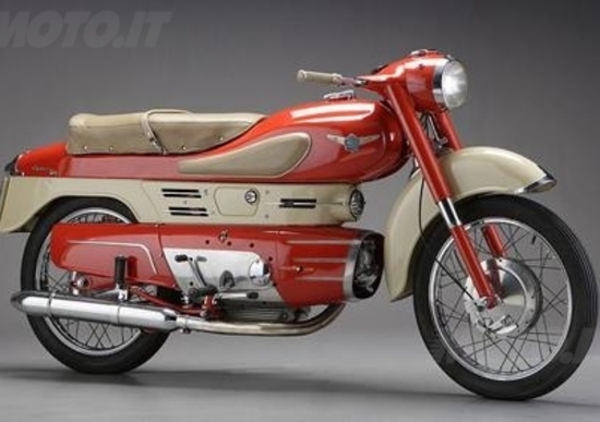 16° raduno Aermacchi alla MV Agusta 16° raduno Aermacchi alla MV Agusta