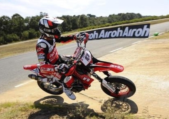 Van Den Bosch si aggiudica il quinto round degli Internazionali di Supermoto Van Den Bosch si aggiudica il quinto round degli Internazionali di Supermoto