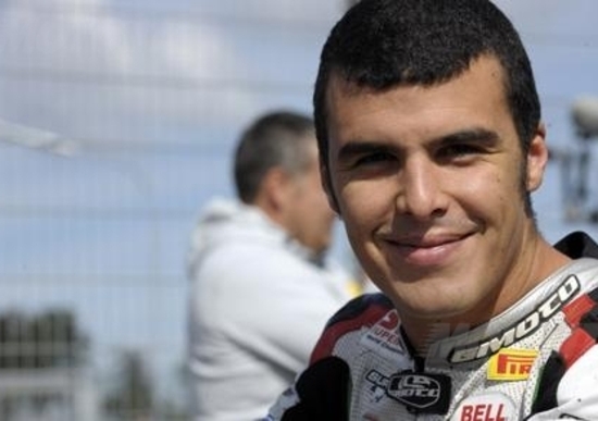 Nel 2011 Scassa in Supersport con il team BE1 Triumph Nel 2011 Scassa in Supersport con il team BE1 Triumph