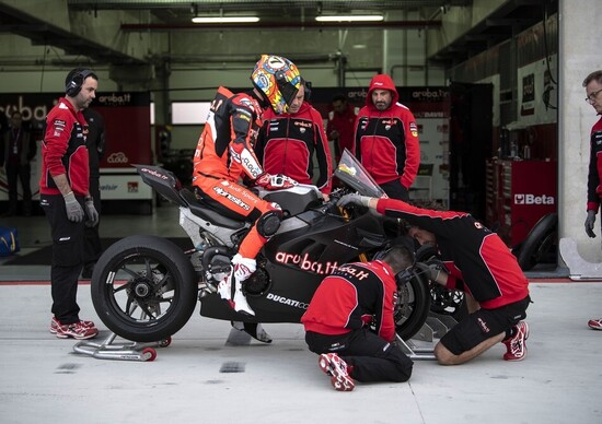Test SBK. Debutto positivo per la Panigale V4 ad Aragon Test SBK. Debutto positivo per la Panigale V4 ad Aragon