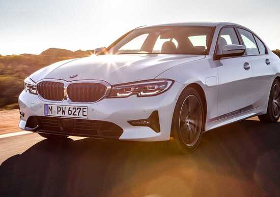BMW 330e, l'ibrida plug-in che mancava BMW 330e, l'ibrida plug-in che mancava