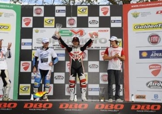 Supermoto: a Chareyre il titolo Internazionale, il Tricolore a Lazzarini Supermoto: a Chareyre il titolo Internazionale, il Tricolore a Lazzarini