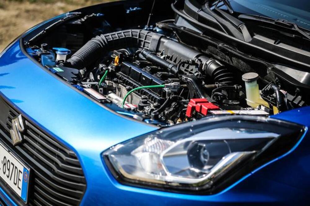 Sotto il cofano della Swift Hybrid non ci sono differenze o ingombri di sistemi, libridazione smart (con ISG 12V) lascia spazi inalterati