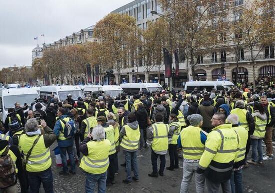 Gilet gialli: la protesta arriva in Italia. Verso manifestazione nazionale Gilet gialli: la protesta arriva in Italia. Verso manifestazione nazionale