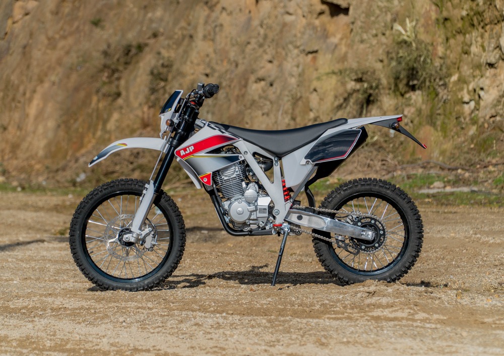 AJP PR3 Enduro 240 (2017 - 18), Prezzo E Scheda Tecnica - Moto.it