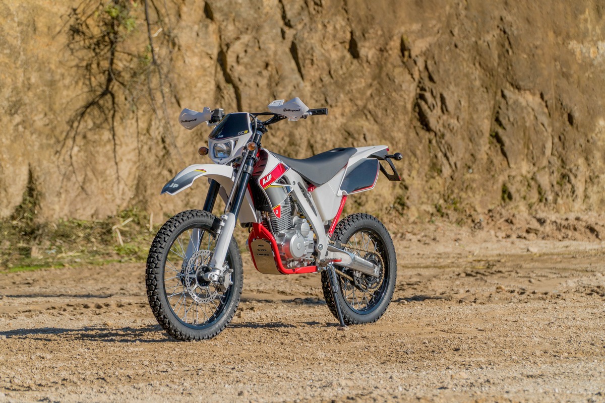 AJP PR3 Enduro Pro 240 (2017 - 18), Prezzo E Scheda Tecnica - Moto.it