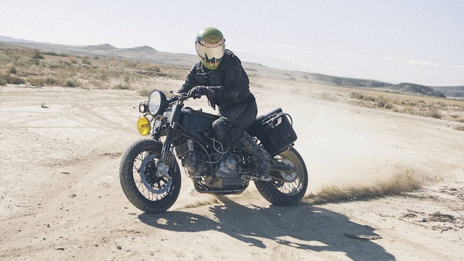 Ducati 900SS: una special pensata per il fango da El Solitario