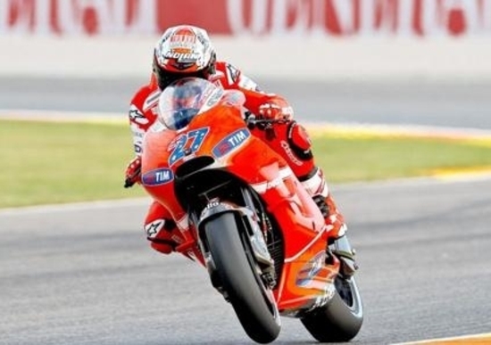 Stoner, Lorenzo e Simoncelli partiranno in prima fila a Valencia Stoner, Lorenzo e Simoncelli partiranno in prima fila a Valencia