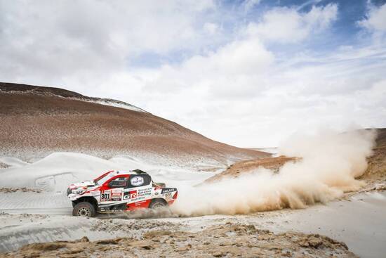 La Toyota di Al-Attiyah in azione alla Dakar 2019
