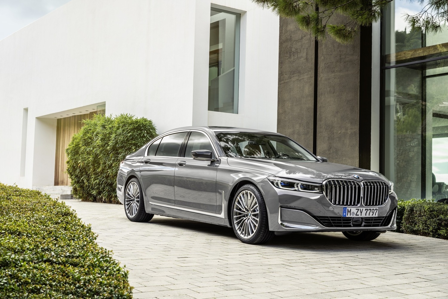 BMW Serie 7 2019, restyling di interni ed esterni per l’ammiraglia
