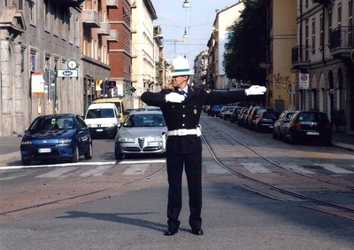 Vigili A Milano La Storia Dei Ghisa Nasce Prima Del Traffico E Dell Italia News Automoto It