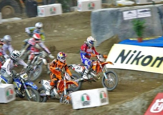 Mika Ahola (HM Honda) primo nell'Enduro Indoor di Genova Mika Ahola (HM Honda) primo nell'Enduro Indoor di Genova