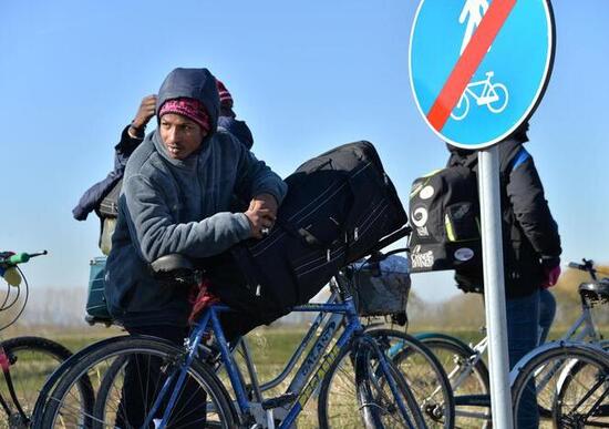 Migranti in bicicletta, il nodo sicurezza stradale Migranti in bicicletta, il nodo sicurezza stradale