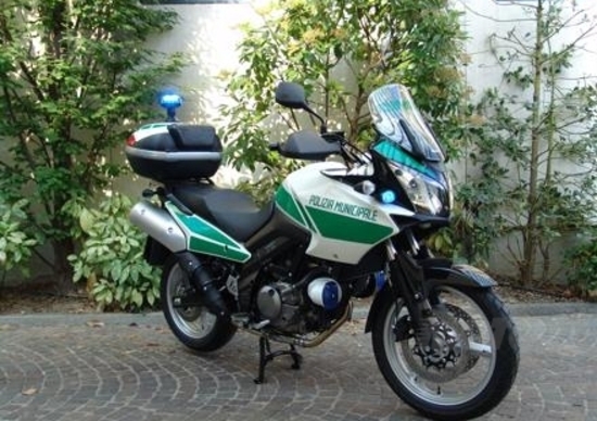 La Suzuki V-Strom in divisa La Suzuki V-Strom in divisa