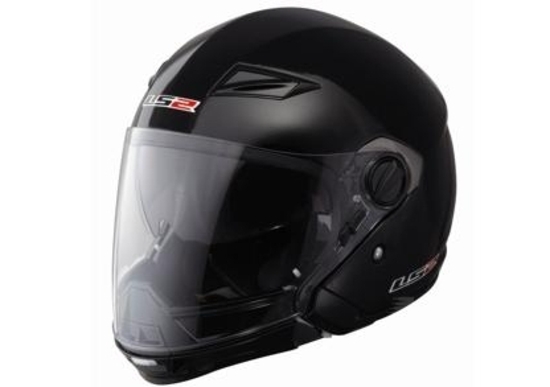 LS2 Helmets 569: i vantaggi di un jet con la protezione di un integrale LS2 Helmets 569: i vantaggi di un jet con la protezione di un integrale
