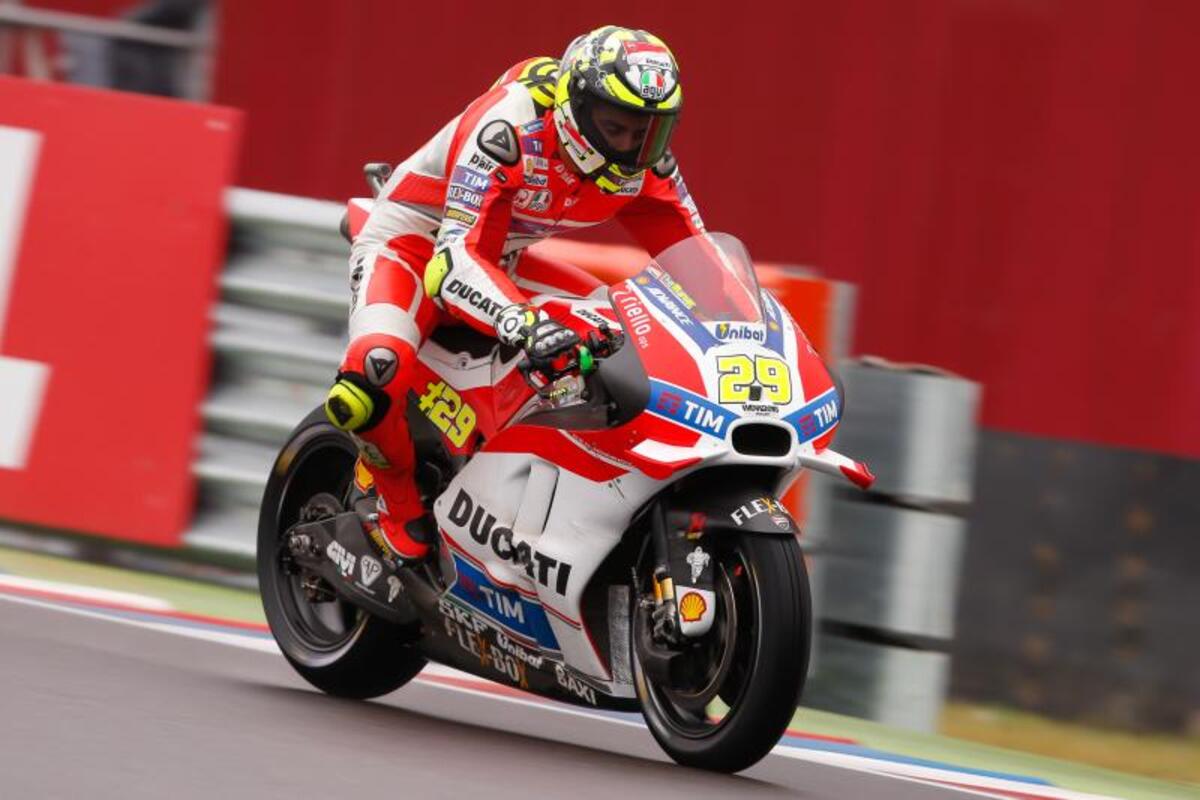 MotoGP. Argentina 2016. Iannone è il più veloce nel warm ...