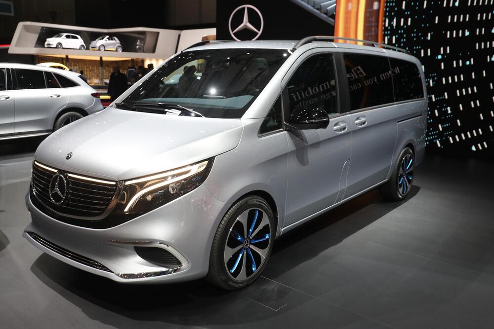 La concept car Mercedes EQV: è un van 100% elettrico