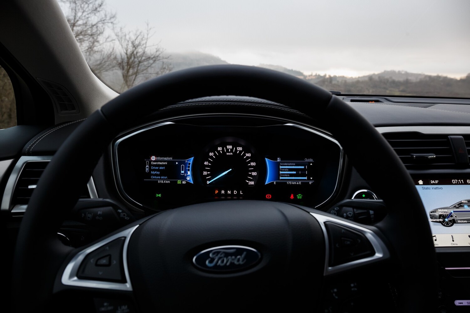 La Mondeo wagon si fa guidare in maniera molto confortevole, ma anche più facile di quanto ci si aspetti vedendola a livello statico