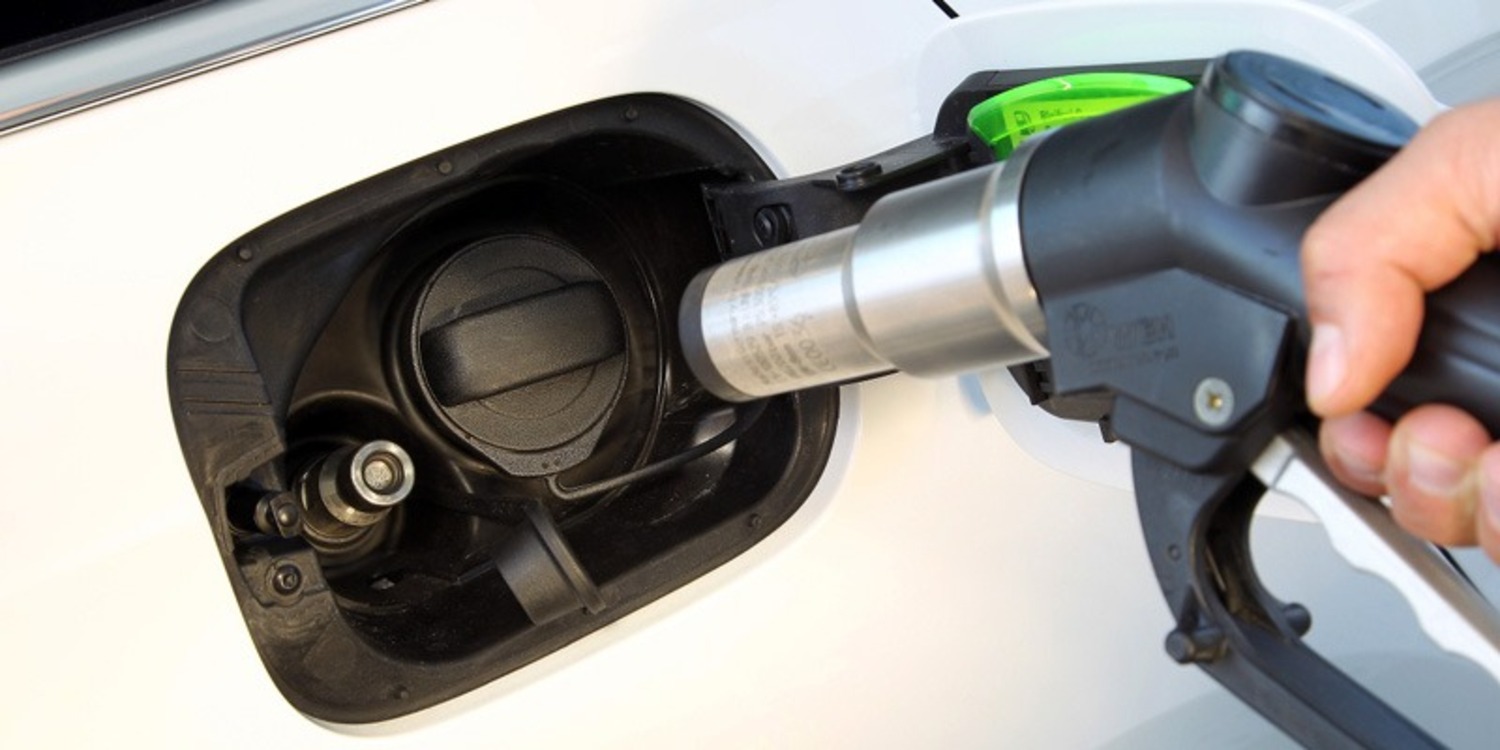 Rifornimento carburante auto, Metano: il self-service anche in Italia