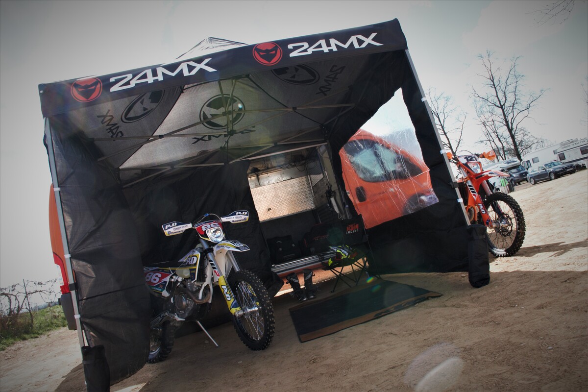 24mx-il-gazebo-da-pista-news-moto-it