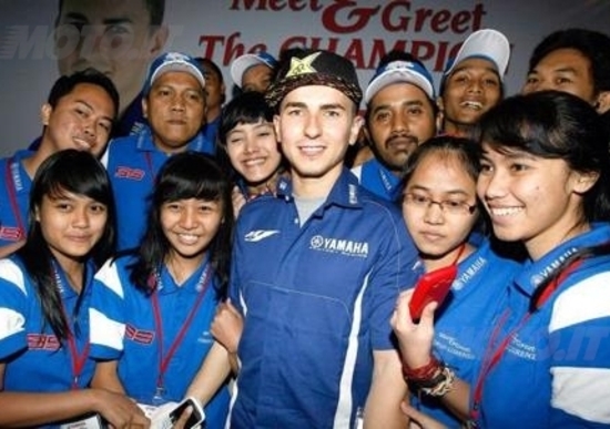 Jorge Lorenzo continua il suo tour asiatico. Oggi è a Bali Jorge Lorenzo continua il suo tour asiatico. Oggi è a Bali