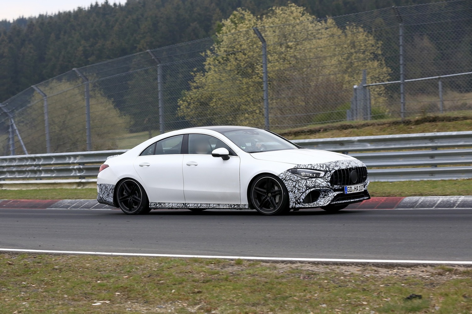 Mercedes-AMG CLA 45: foto spia e traversi al Nürburgring