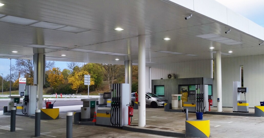 Con la crisi prezzi carburante auto in discesa: benzina a 1,54 € diesel 1,43 €