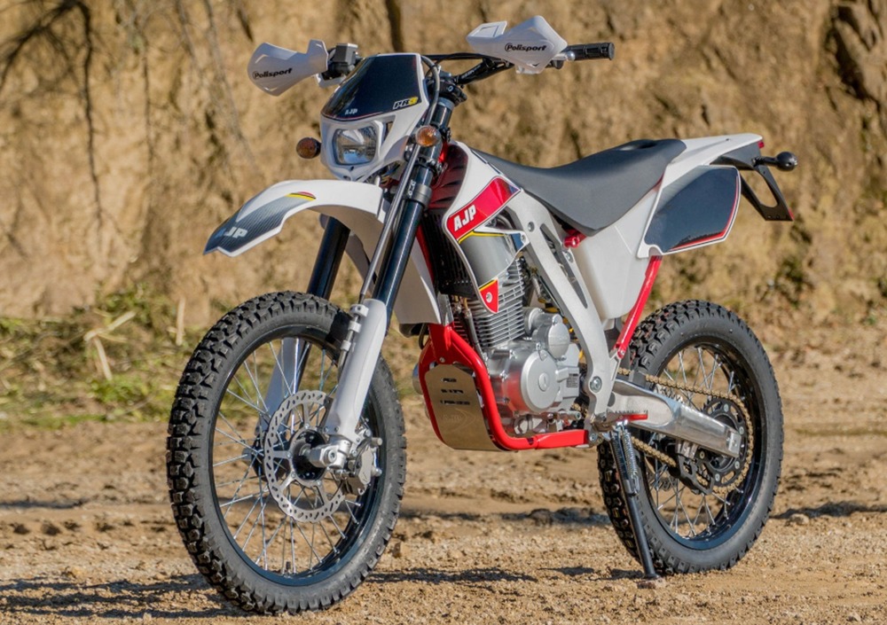 AJP PR3 125 Enduro Pro (2019 - 20), Prezzo E Scheda Tecnica - Moto.it