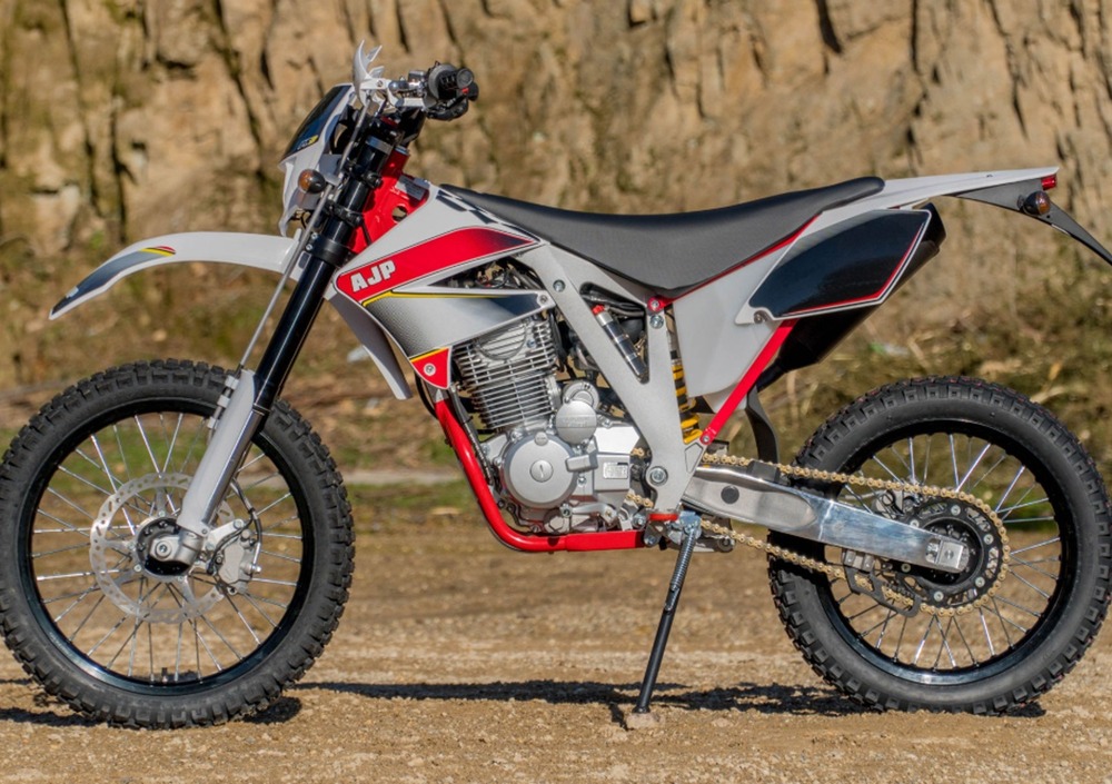 AJP PR3 Enduro Pro 240 (2019), Prezzo E Scheda Tecnica - Moto.it